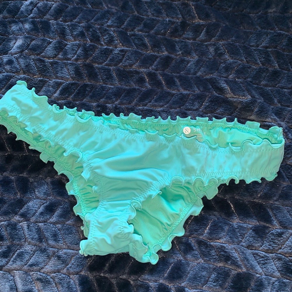 Ruffle bikini bottoms